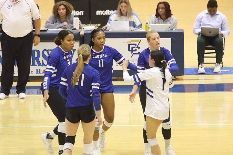 Chowan Volleyball Players